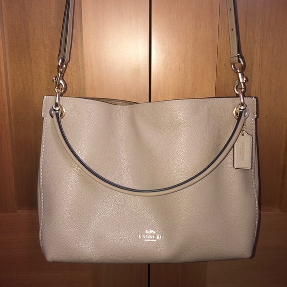 Almost new coach tote! 👜 - Picture 1 of 6